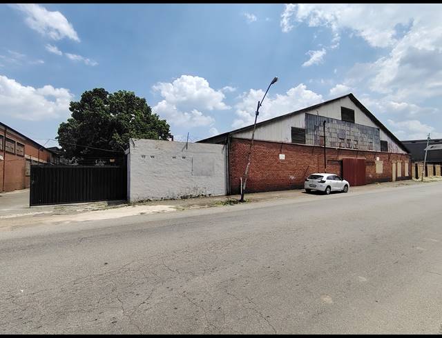 1,500M² WAREHOUSE TO LET IN DRIEHOEK
